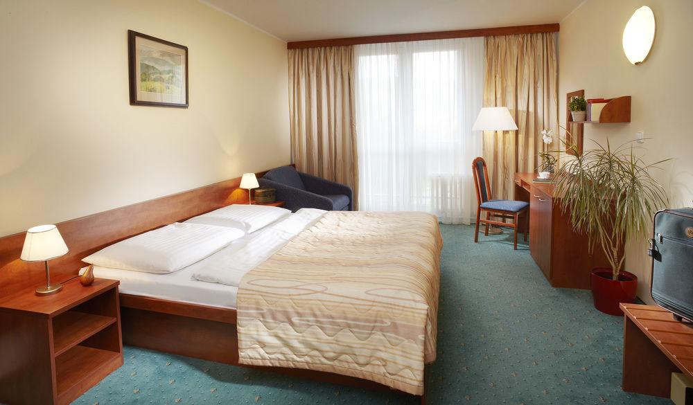 Pinia Hotel & Resort ชปินด์เลอรูฟ มลิน ภายนอก รูปภาพ