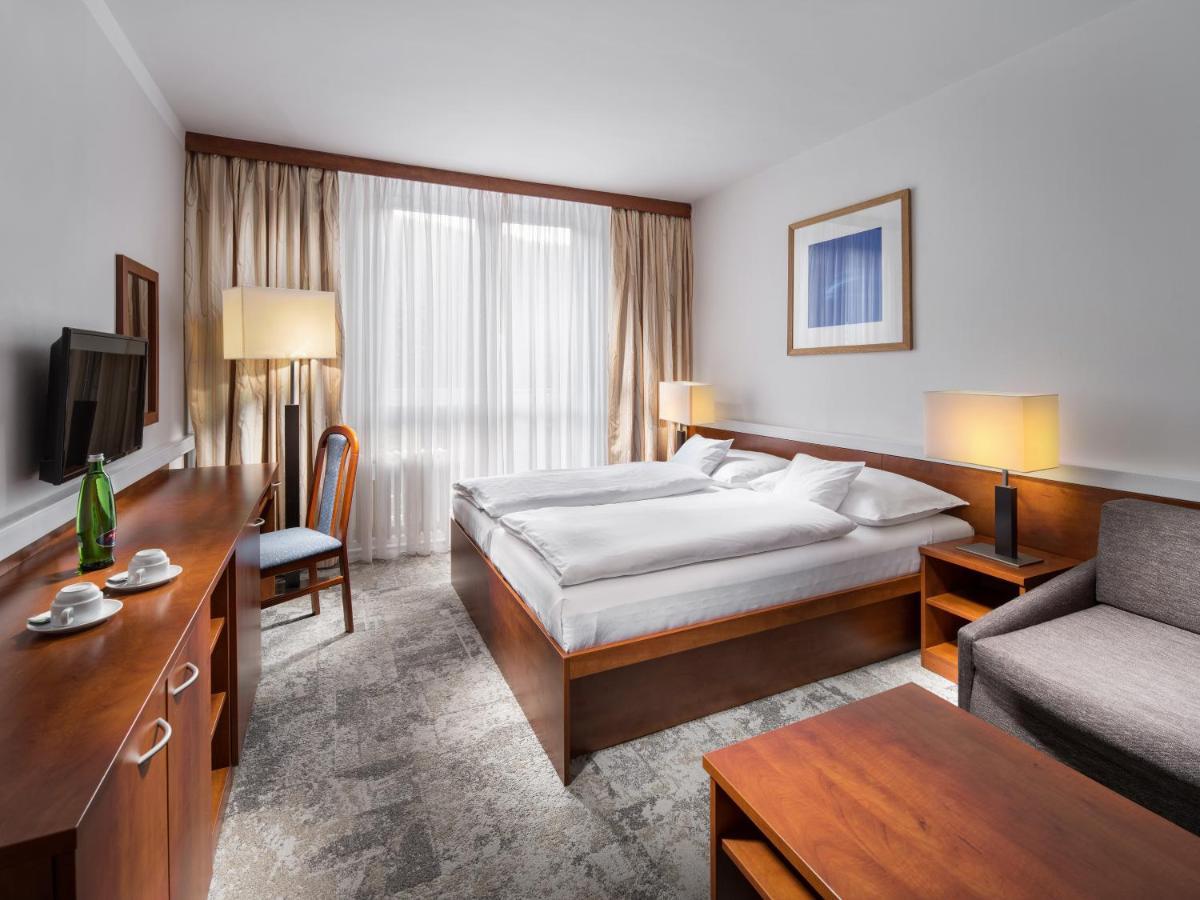 Pinia Hotel & Resort ชปินด์เลอรูฟ มลิน ภายนอก รูปภาพ