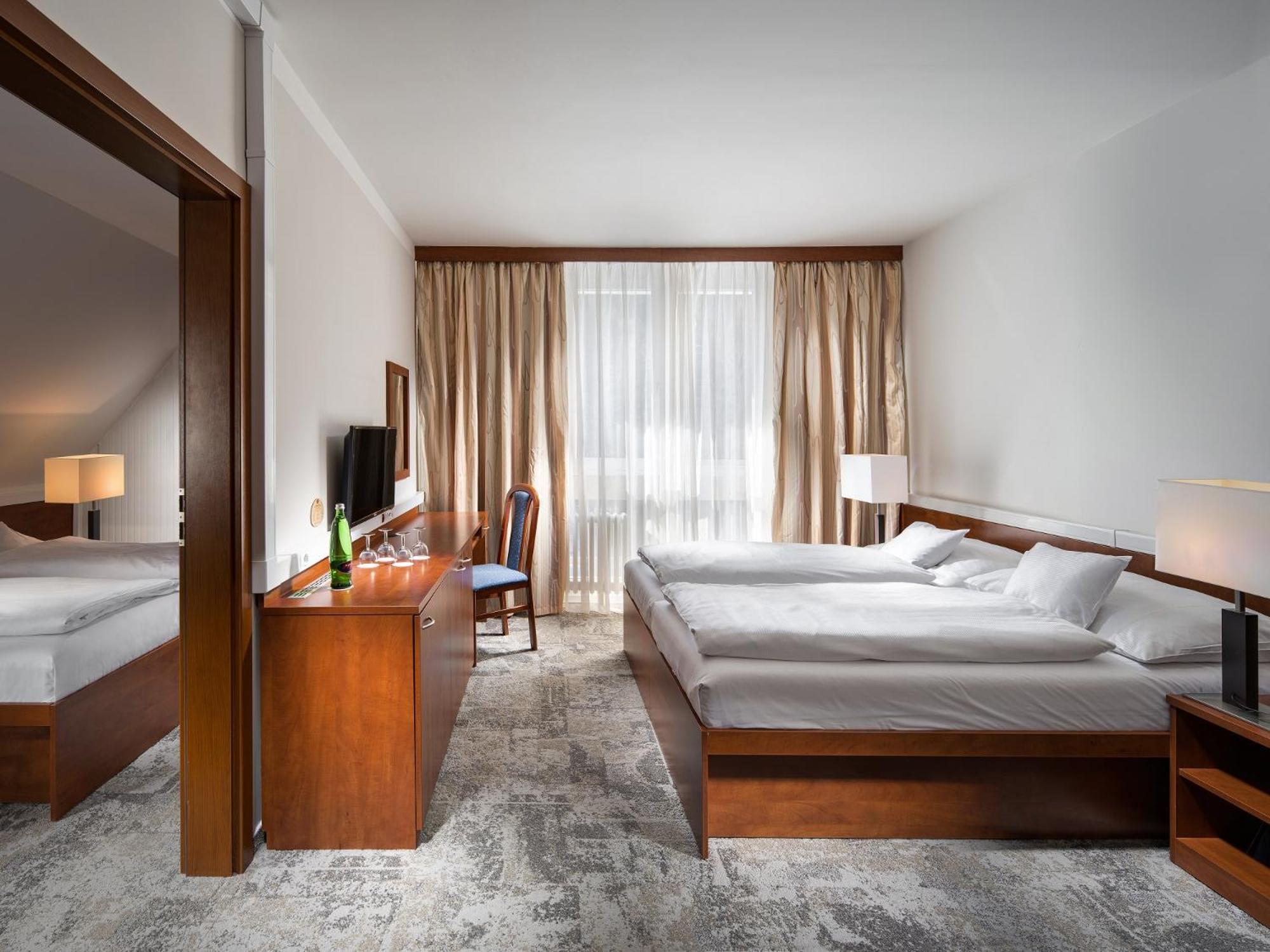 Pinia Hotel & Resort ชปินด์เลอรูฟ มลิน ภายนอก รูปภาพ